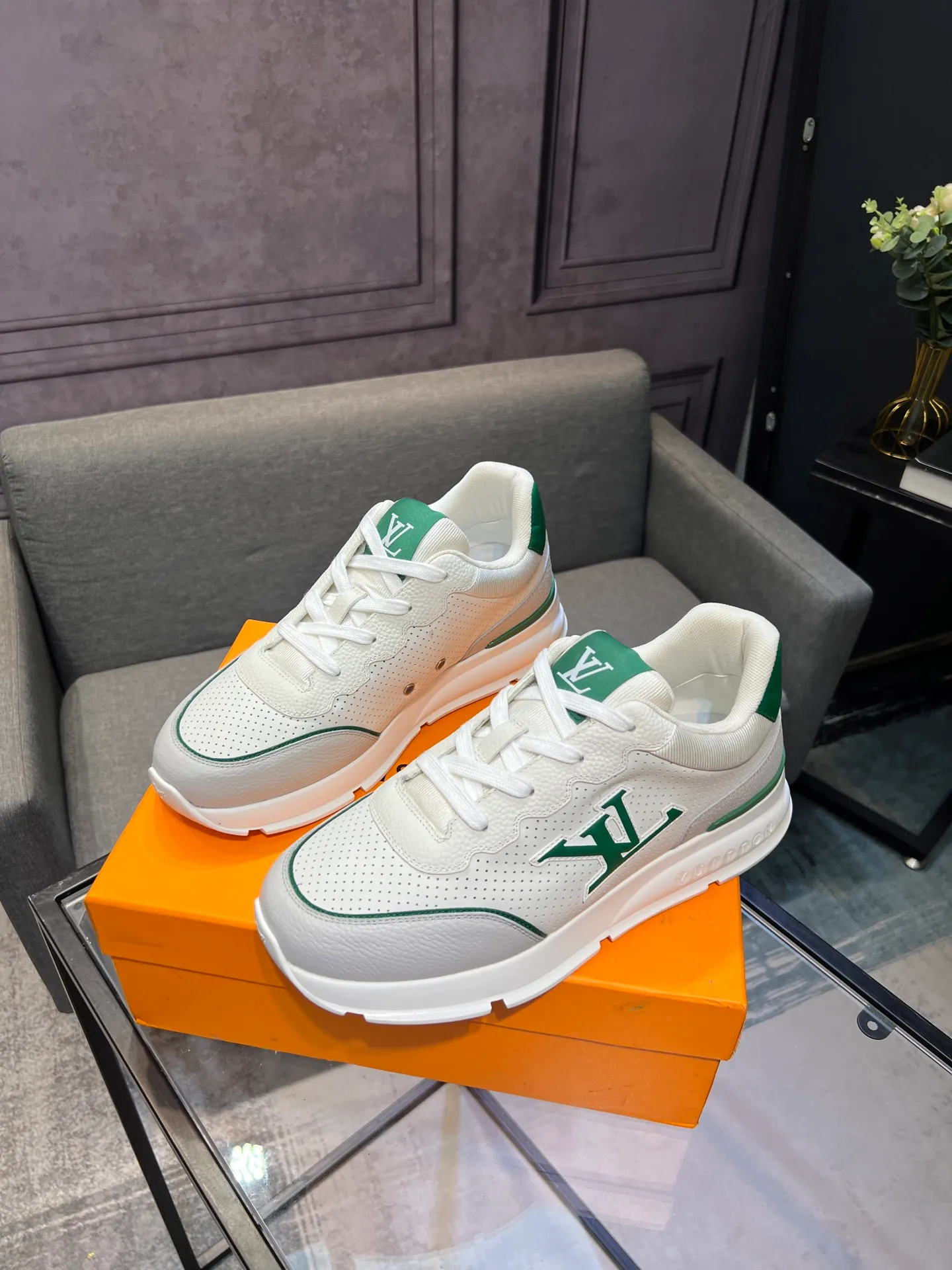 Men's shoes 💰640 LV | Louis Vuitton 2025𝐬𝐬 New spring and summer styles for couples, men's styles come out first. The counter features the latest casual shoes. Hard goods are new🆕 ❥Purchase level! Full of high-end feel! A popular model among bloggers at home and abroad, it’s retro and fashionable and looks amazing on your feet! Wear a lot of happiness! Mainly recommended model on the official website★ ▪️Upper: Original custom-made imported calfskin fabric ▪️Inner lining: breathable gauze imported from Italy ▪️Outsole: rubber foam ➕tpu high-end outsole ▪️Shoe size: 36-44 (customized for 45 and 46)